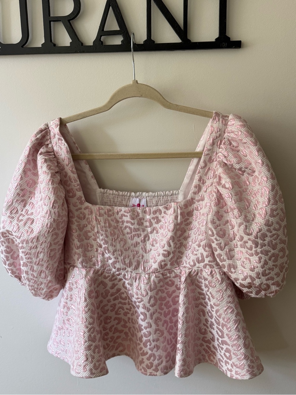 Buddy Love "Alana Pinkie" Pink Leopard Print Puffy Sleeve Top, Size Small